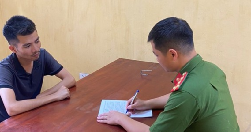 CQĐT lấy lời khai của đối tượng Hùng.