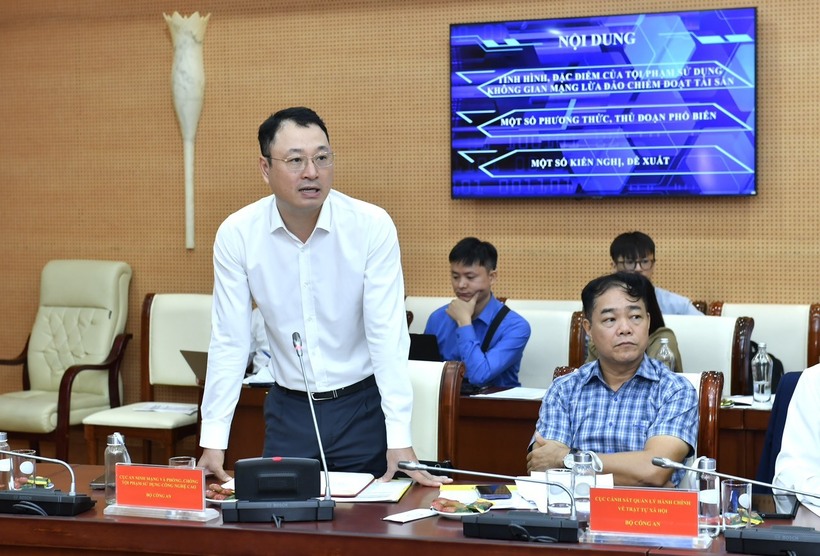 Trung tá Triệu Mạnh Tùng phát biểu tại Hội thảo.
