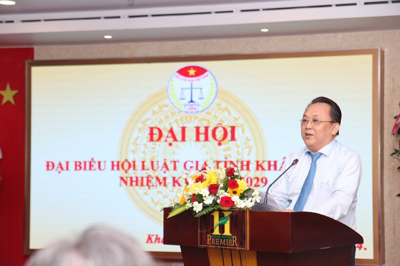 Ông Lê Hữu Hoàng - Ủy viên Ban thường vụ tỉnh ủy, Phó Chủ tịch thường trực UBND tỉnh Khánh Hòa đánh giá cao kết quả hoạt động của Hội luật gia tỉnh thời gian qua.