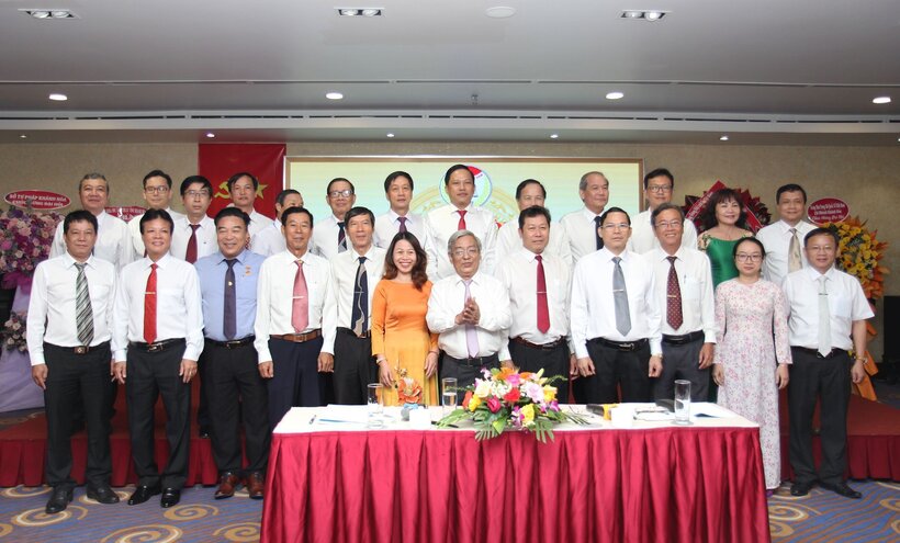 Các Ủy viên Ban Chấp hành, Ban Thường vụ, Chủ tịch, Phó Chủ tịch, Ban Kiểm tra HLG Khánh Hòa, nhiệm kỳ 2024-2029 chụp ảnh lưu niệm tại Hội nghị.
