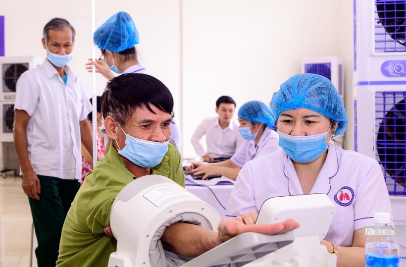 Đảm bảo tính kết nối cao, tương tác hiệu quả giữa mạng lưới cơ sở y tế quốc gia và mạng lưới cơ sở y tế địa phương.