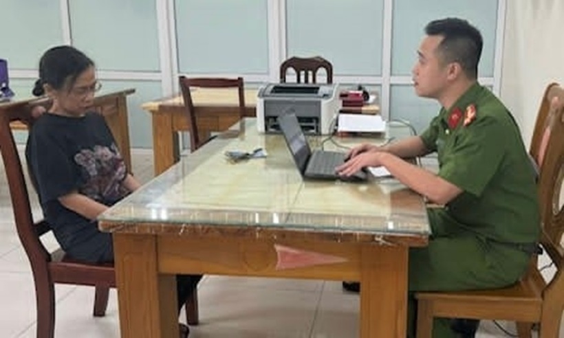 Đối tượng Lê Thị Hợi tại cơ quan công an.