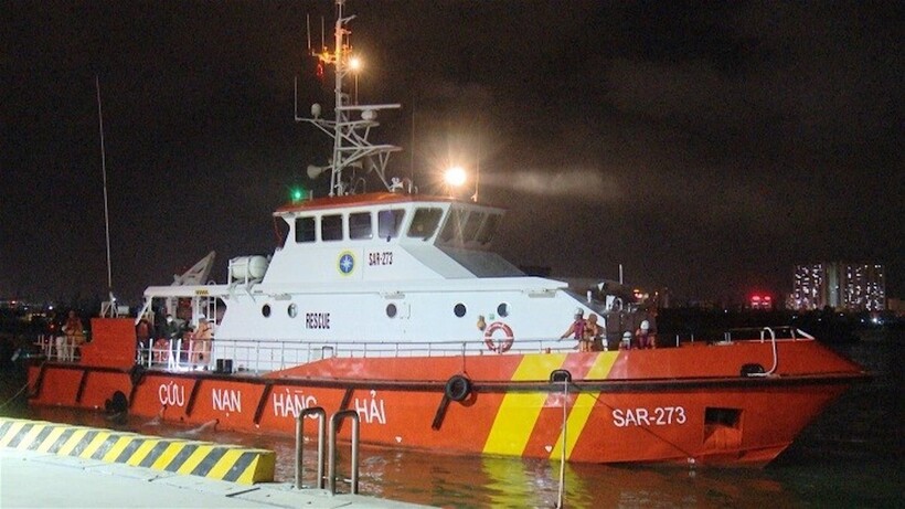 Tàu chuyên dụng tìm kiếm cứu nạn SAR 273 khẩn trương rời bến đi cứu nạn