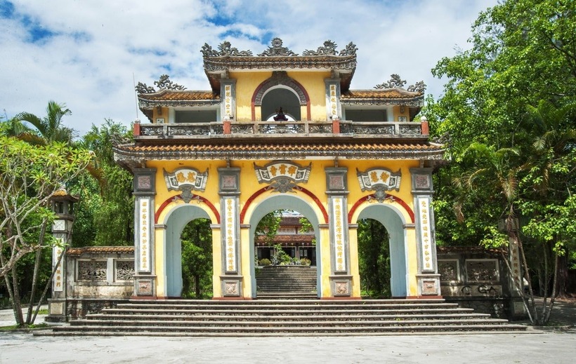 Chùa Tường Vân là địa điểm du lịch tâm linh nổi tiếng tại Huế.
