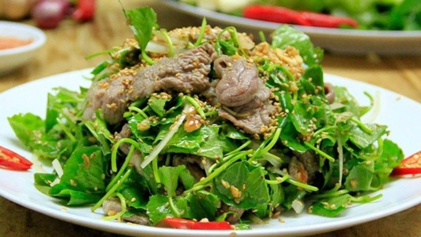 Một số đối tượng không nên ăn rau má hoặc cần tham khảo ý kiến bác sĩ trước khi sử dụng. Ảnh minh họa