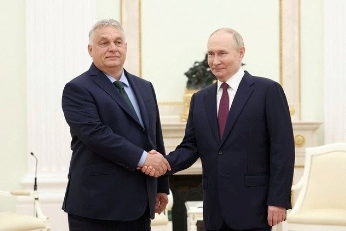 Tổng thống Nga Vladimir Putin và Thủ tướng Hungary Viktor Orban trong cuộc gặp tại Điện Kremlin ngày 5/7. Ảnh: Reuters