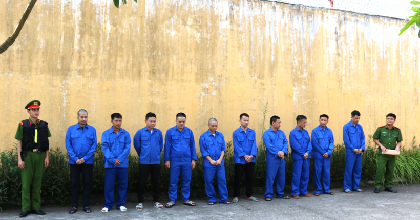 Nhóm đối tượng trong đường dây cá độ. (Ảnh: Công an Nam Định)