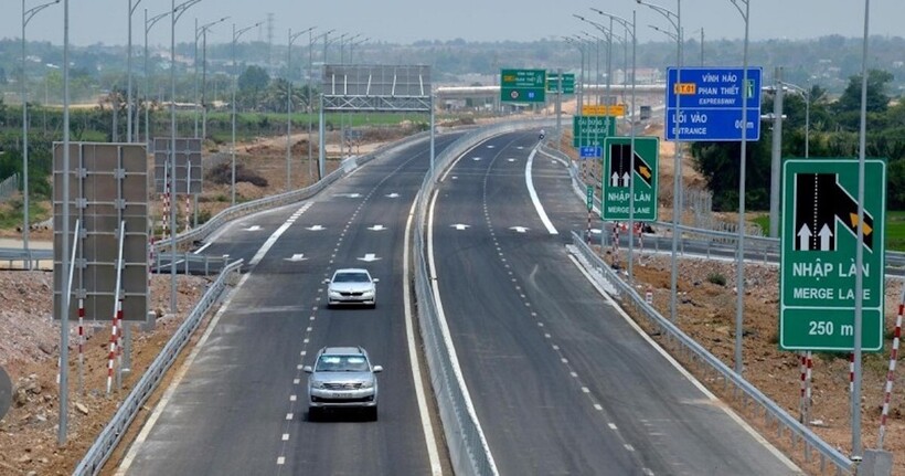 Sẽ thu phí 12 tuyến đường bộ cao tốc do Nhà nước đầu tư từ năm 2025