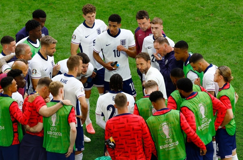 HLV Gareth Southgate cán mốc 100 trận dẫn dắt tuyển Anh.