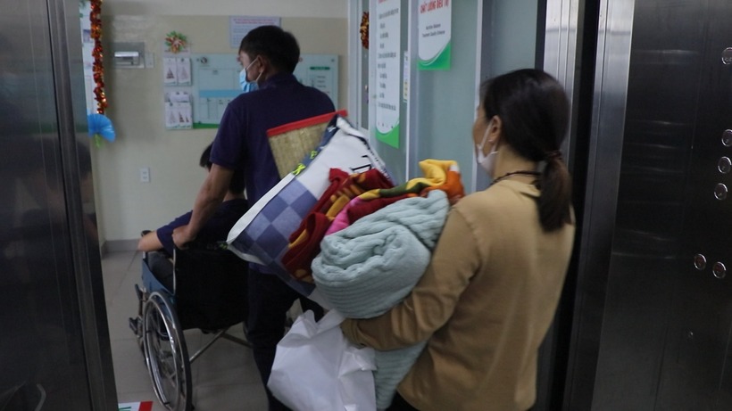 Nam sinh bị cô ruột đầu độc xyanua ở Đồng Nai được xuất viện. Ảnh: Thanh Niên