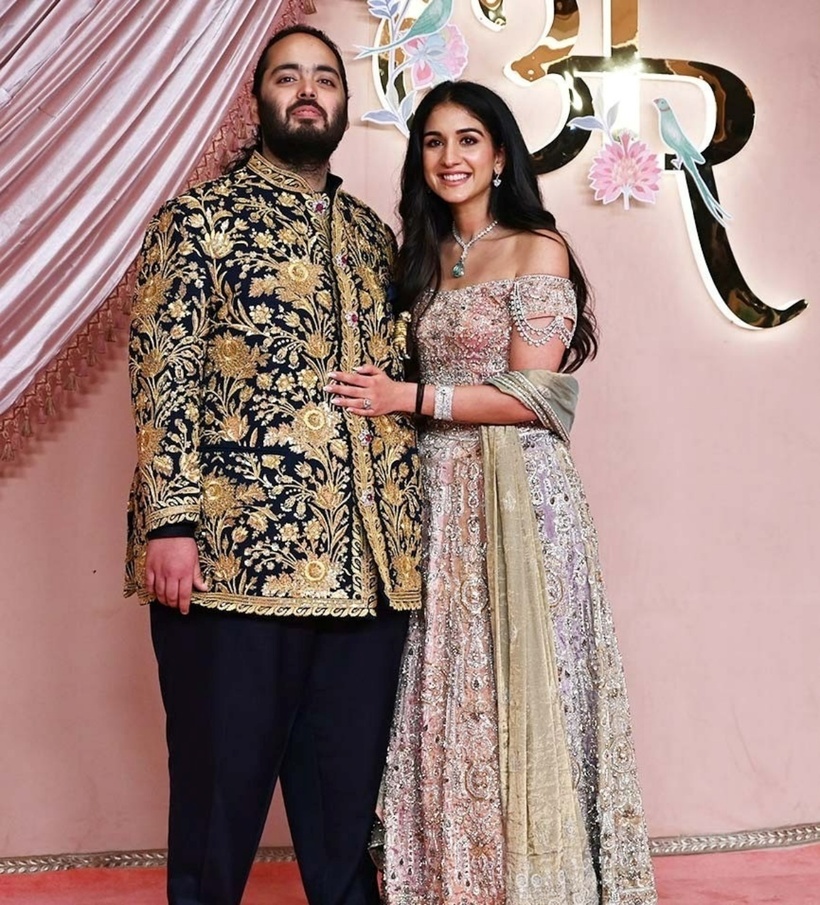 Chú rể Anant Ambani và cô dâu Radhika Merchant.