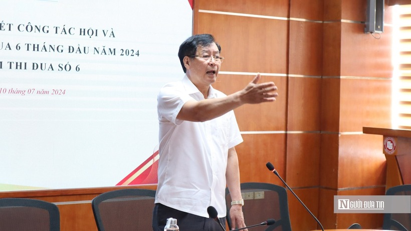 TS.Trần Công Phàn – Phó Bí thư Đảng Đoàn, Phó Chủ tịch, Tổng Thư ký Hội luật gia Việt Nam phát biểu chỉ đạo.