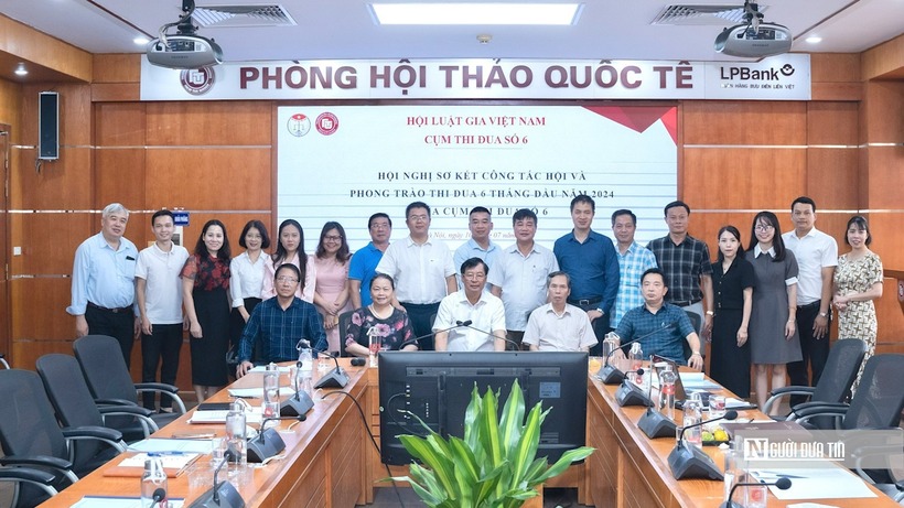 Các đại biểu dự hội nghị.