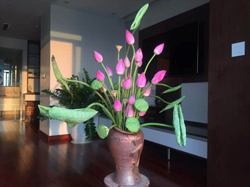 Trên thực tế, để sở hữu một lọ hoa giả đẹp và sang trọng, bạn có thể phải chi trả một số tiền không nhỏ, thậm chí lên đến hàng triệu đồng. Ảnh minh họa