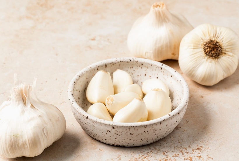 Những thứ nên đặt dưới gối khi đi ngủ.