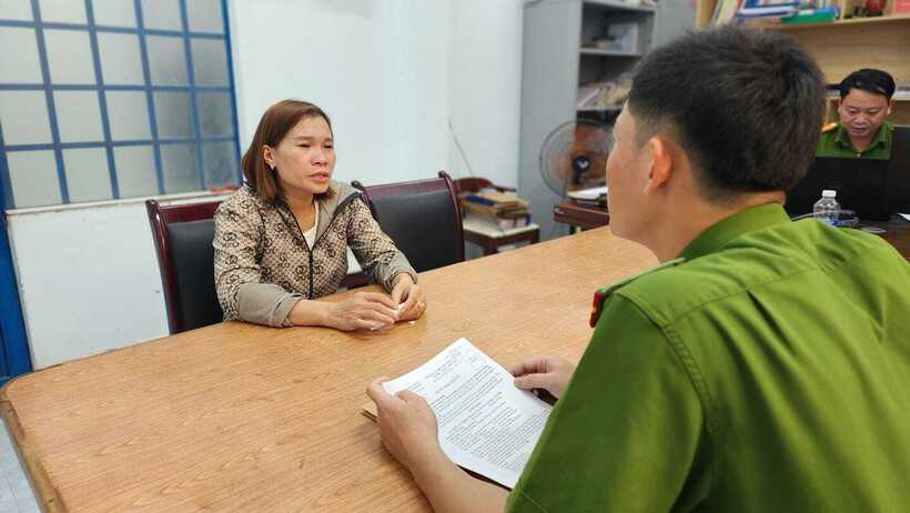Nguyễn Thị Lợi đến trình diện tại cơ quan công an. (Ảnh: Công an TP.Đà Nẵng)