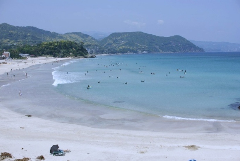 Bãi biển Shirahama Ohama. Ảnh: Expedia