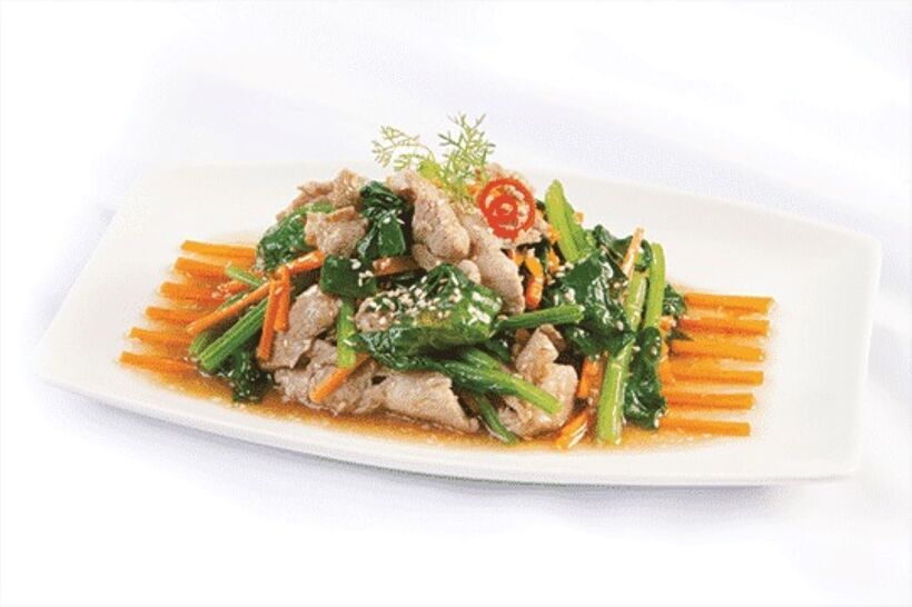 Thịt bò xào cải bó xôi là món ăn quen thuộc, được nhiều người yêu thích bởi sự kết hợp hài hòa giữa vị ngọt của thịt bò, vị thanh mát của cải bó xôi cùng màu xanh bắt mắt. Ảnh minh họa