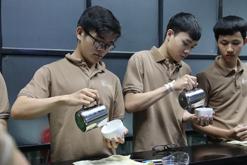 Nghề đầu bếp là một trong những ngành nghề đang phát triển mạnh mẽ về mảng du lịch, nhà hàng và dịch vụ ẩm thực nên có nhiều cơ hội việc làm.