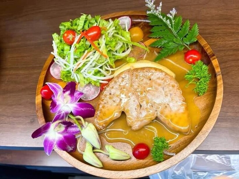Mỗi món ăn được dành trọn bởi tâm huyết của đội ngũ đầu bếp