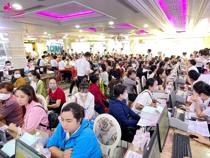Lượng khách hàng đông như trẩy hội tại TMV Mailisa TPHCM