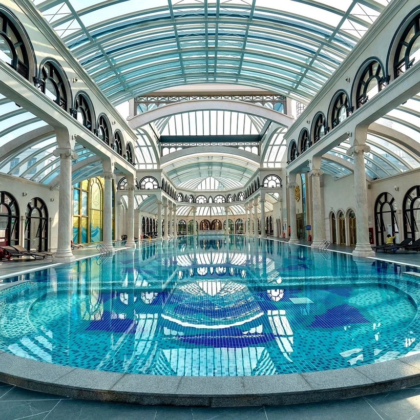 Từ khi chuyển về biệt thự Đảo Dừa (Vinhomes Ocean Park 2), James Kang đến hồ bơi mỗi ngày để cải thiện sức khoẻ (Ảnh: NVCC)