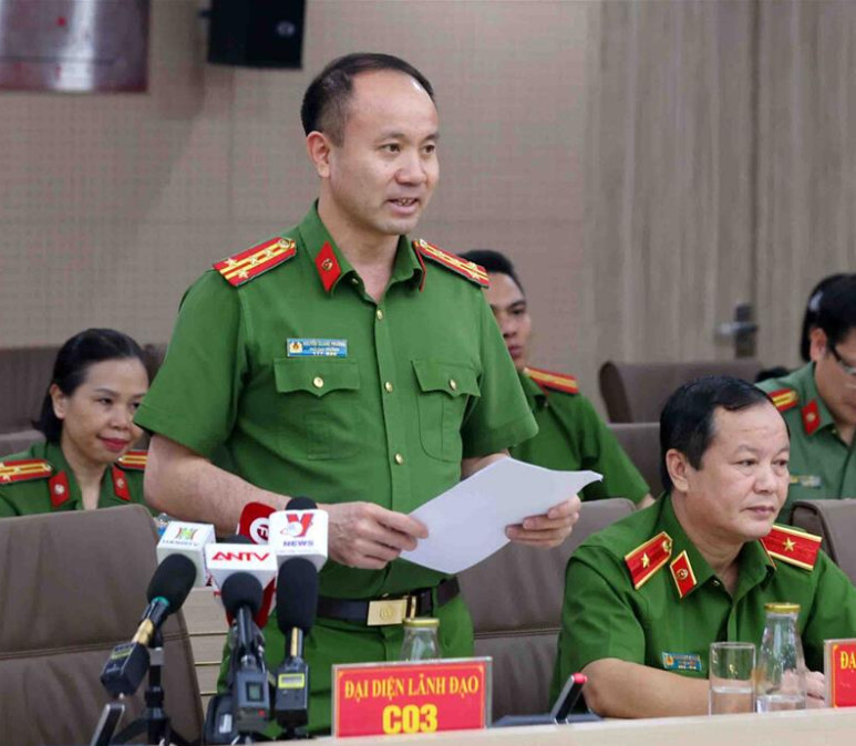 Đại tá Nguyễn Quang Phương thông tin về tình hình giải quyết vụ việc tại Tổng công ty Thuốc lá Việt Nam. Ảnh: Báo Đầu tư.