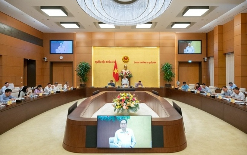 Quang cảnh cuộc họp.