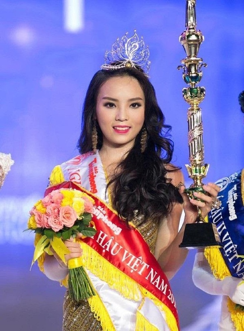 Bức hình Nguyễn Cao Kỳ Duyên đăng quang Hoa hậu Việt Nam