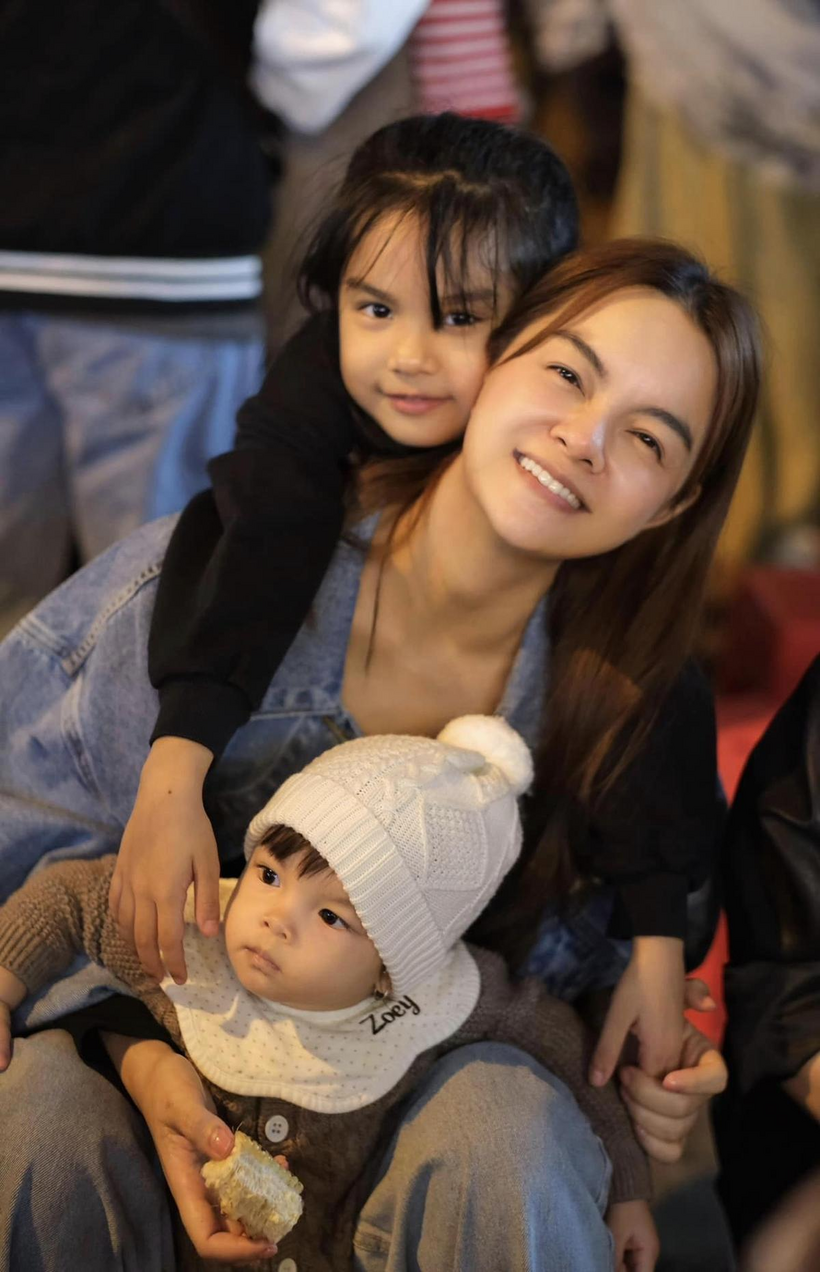 Phạm Quỳnh Anh cùng các con