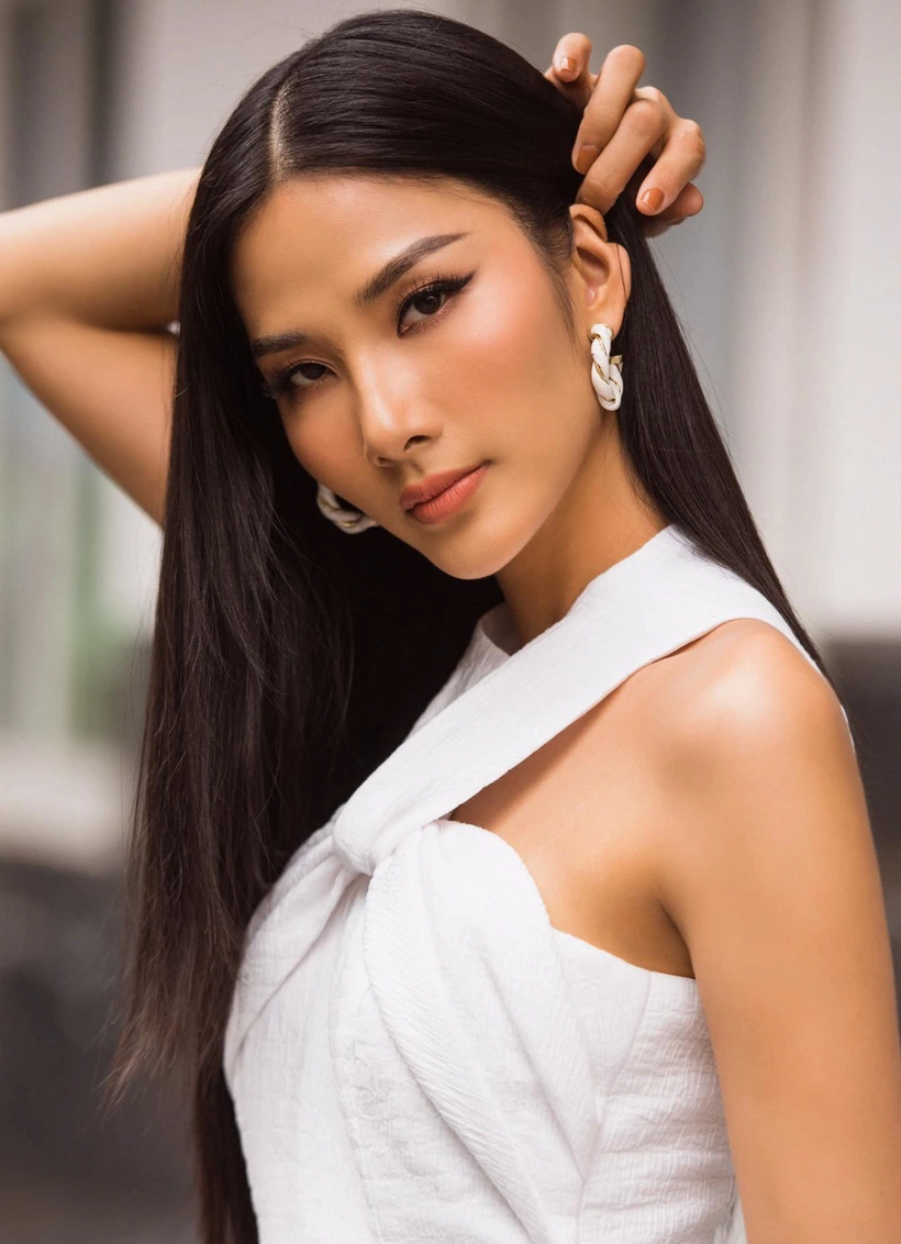 Hoàng Thùy thường xuyên tham gia vào các hoạt động xã hội và từ thiện.
