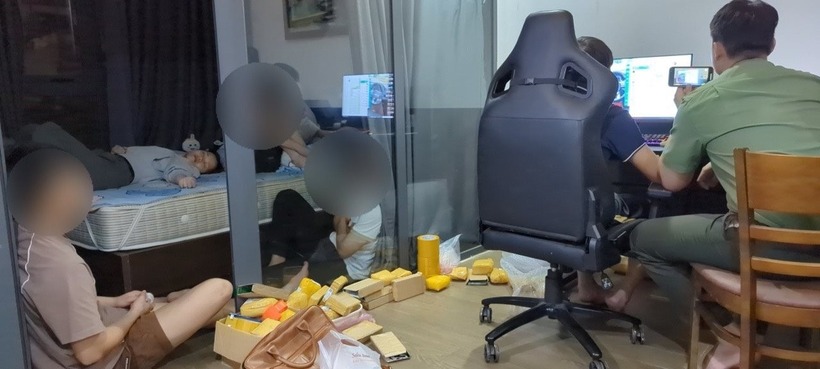 Các đối tượng thực hiện phát tán mã độc bị công an phát hiện. Ảnh: Công lý