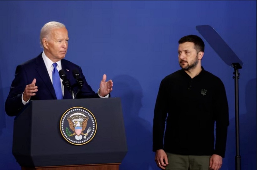 Tổng thống Mỹ Joe Biden và Tổng thống Ukraine Volodymyr Zelensky tại hội nghị thượng đỉnh NATO ở Washington (Mỹ), ngày 11/7. Ảnh: Reuters