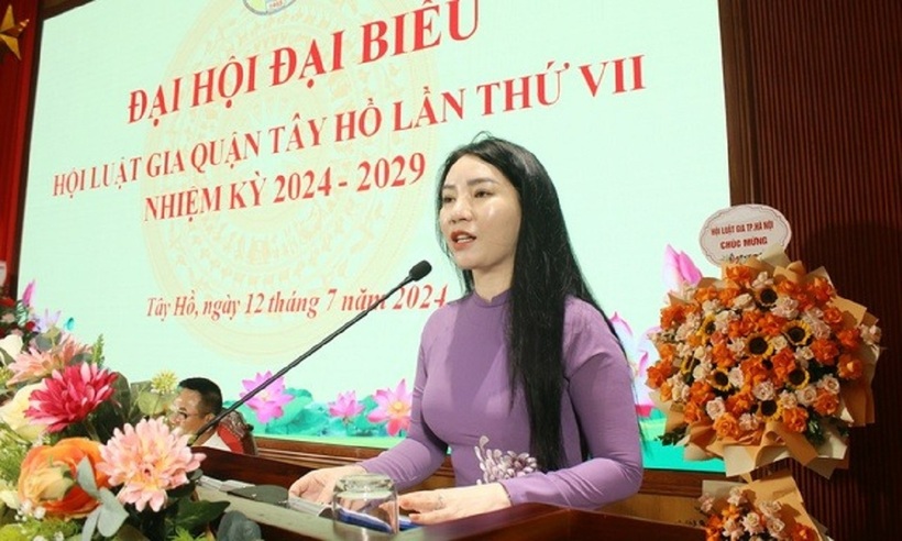 Bà Bùi Thị Lan Phương – Phó Chủ tịch UBND quận Tây Hồ phát biểu chỉ đạo.