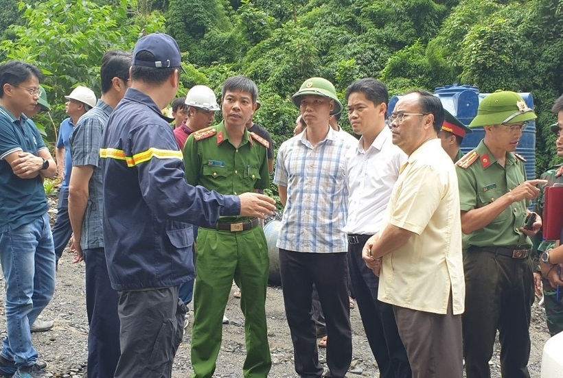Lãnh đạo tỉnh Lai Châu có mặt tại khu vực xảy ra vụ việc. Ảnh: Báo Giao thông