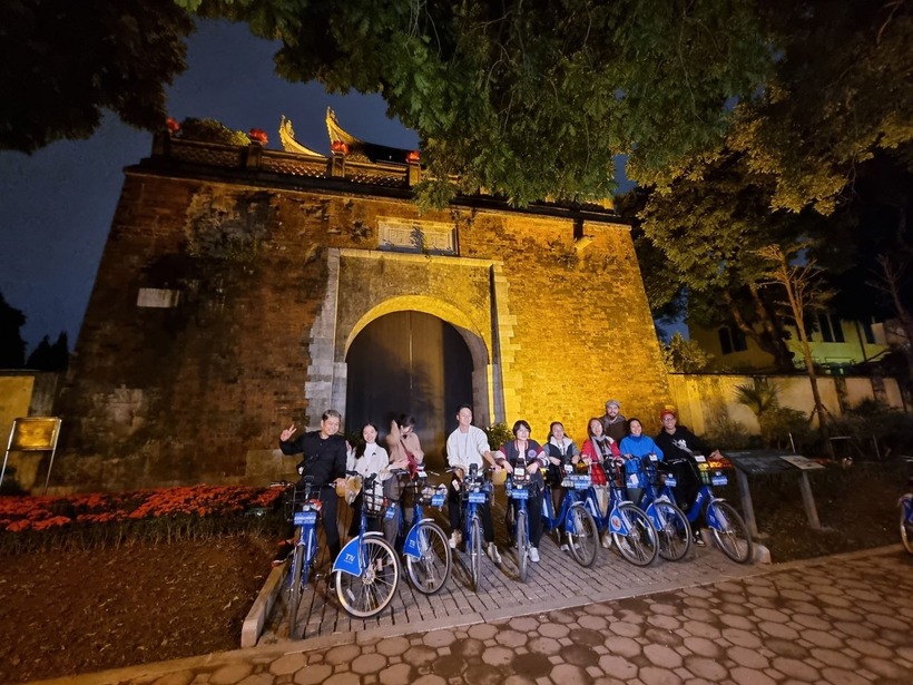 Tour xe đạp đêm khám phá Hà Nội