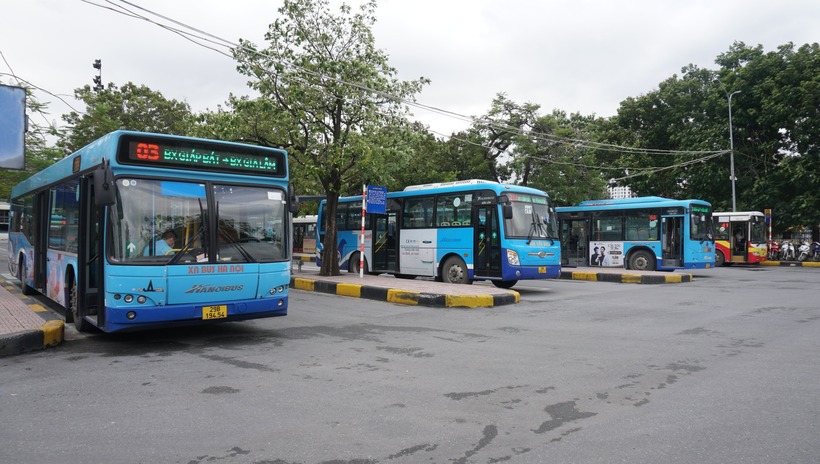 Dừng xe ở điểm đón khách của xe bus có bị xử phạt không? Ảnh minh họa