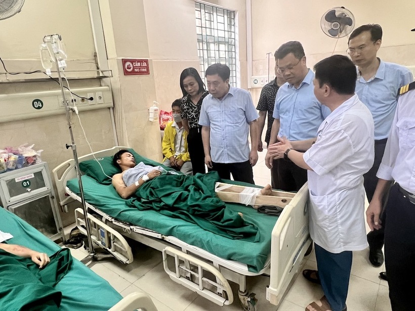 Đoàn công tác thăm hỏi các nạn nhân vụ sạt lở tại Hà Giang.