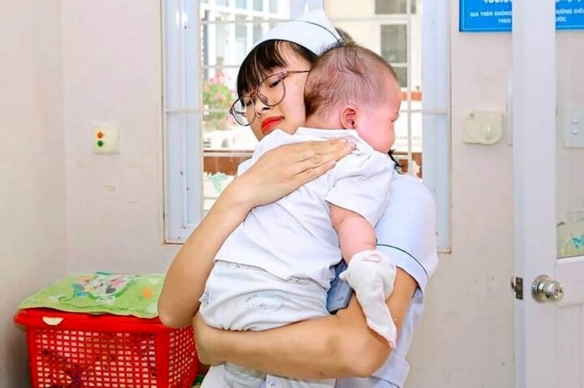 Điều dưỡng Nguyễn Thị Thảo đang công tác tại khoa Hô hấp Bệnh viện Trẻ em Hải Phòng. Ảnh: VTC News