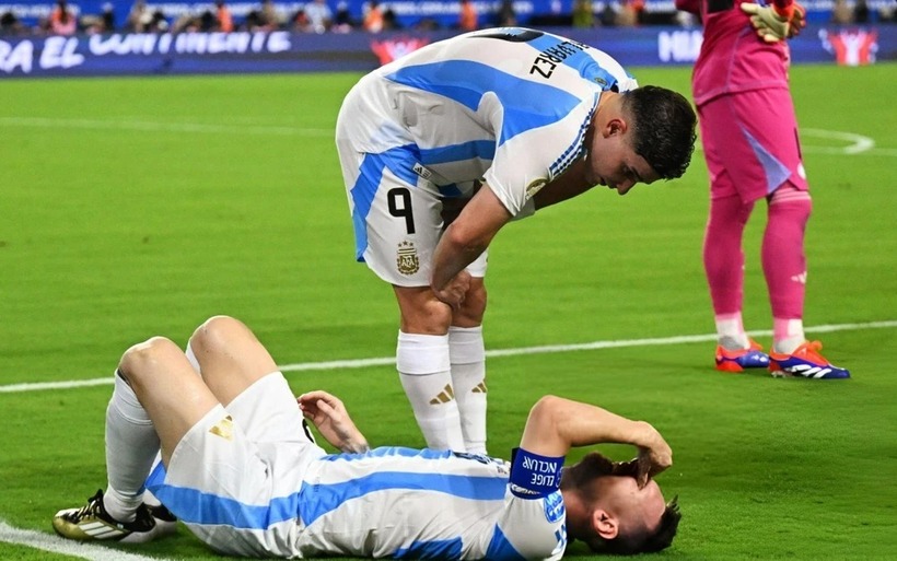Messi gặp chấn thương phải rời sân sớm