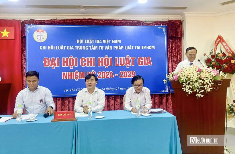 Chủ tịch Hội Luật gia Việt Nam Nguyễn Văn Quyền đánh giá cao các thành tích đạt được của Chi hội Luật gia Trung tâm tư vấn pháp luật tại Tp.HCM.