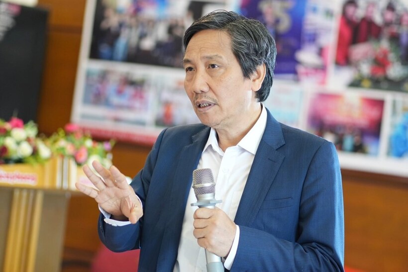TS.Trần Anh Tuấn cho rẳng cần phát triển nguồn nhân lực ở khối công lập và ngoài công lập.