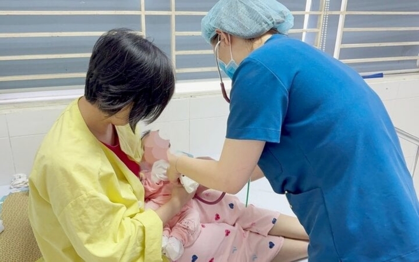 Sức khoẻ của các bé bị lây thuỷ đậu từ mẹ hiện đã ổn định. Ảnh: VTC News