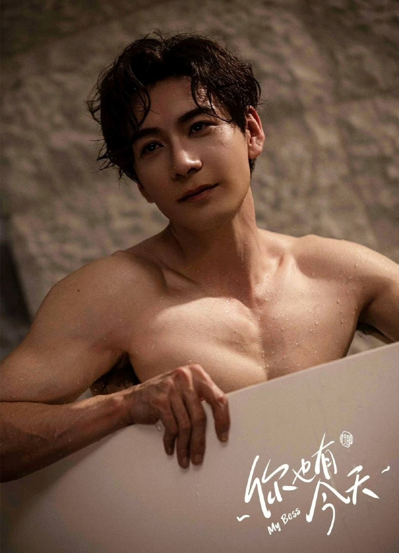 Top “tổng tài” phim Trung Quốc đẹp trai nhất: Body mê ly ẩn hiện sau lớp áo sơ mi của Trần Tinh Húc - 3