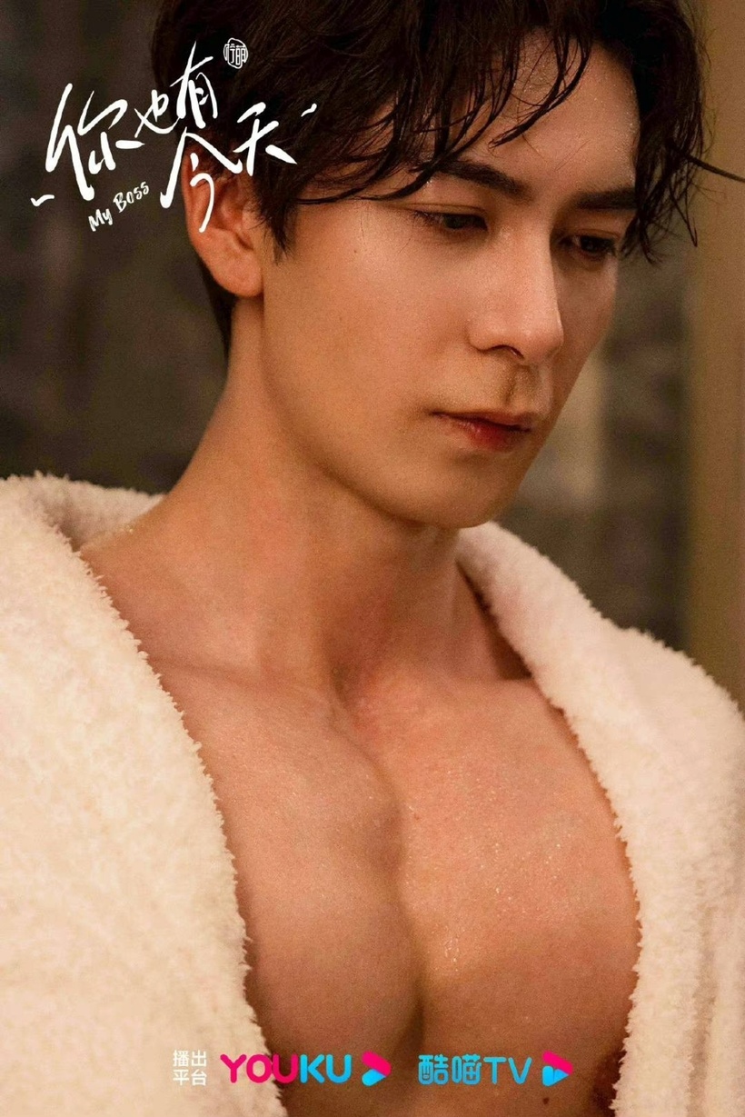 Body chuẩn 6 múi cực kỳ săn chắc của nam diễn viên sinh năm 1996.