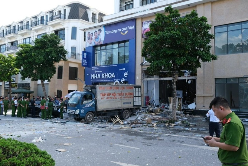 Khoảng 8h40 ngày 16/7, tại cửa hàng ở tầng 1, thuộc Tòa nhà City Light nằm cạnh đường Nguyễn Tất Thành, thành phố Vĩnh Yên, tỉnh Vĩnh Phúc xảy ra nổ lớn khiến 7 người bị thương.