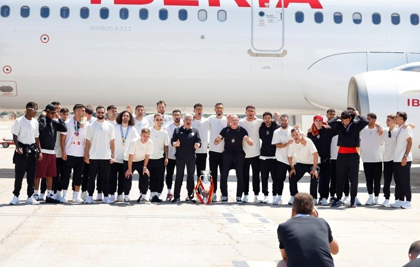 Đêm 15/7 (giờ Hà Nội), thầy trò HLV Luis De La Fuente đã trở lại Tây Ban Nha sau chiến công vô địch EURO 2024.