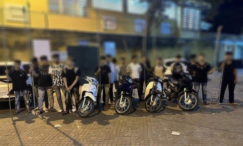 Nhóm thanh niên liên quan đến vụ việc.