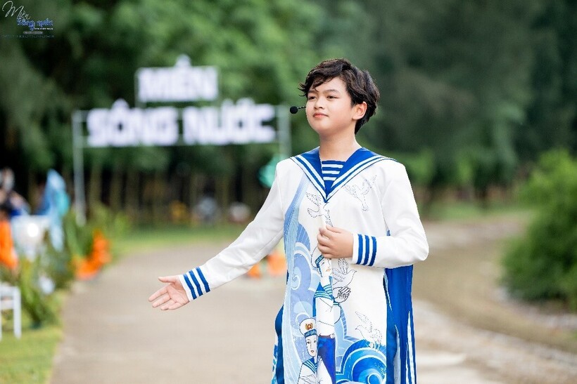 Quán quân giọng hát vàng liên hoan nghệ thuật Châu Á- Huy chương vàng giai điệu tuổi Hồng - Á quân giọng hát họa my: Ca sỹ Cao Phú Quý