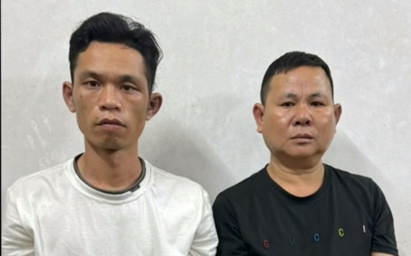 Đối tượng Hoàng Gia Lạc (trái) và Hoàng Chấn Long bị bắt giữ. Ảnh: Công an Thanh Hoá